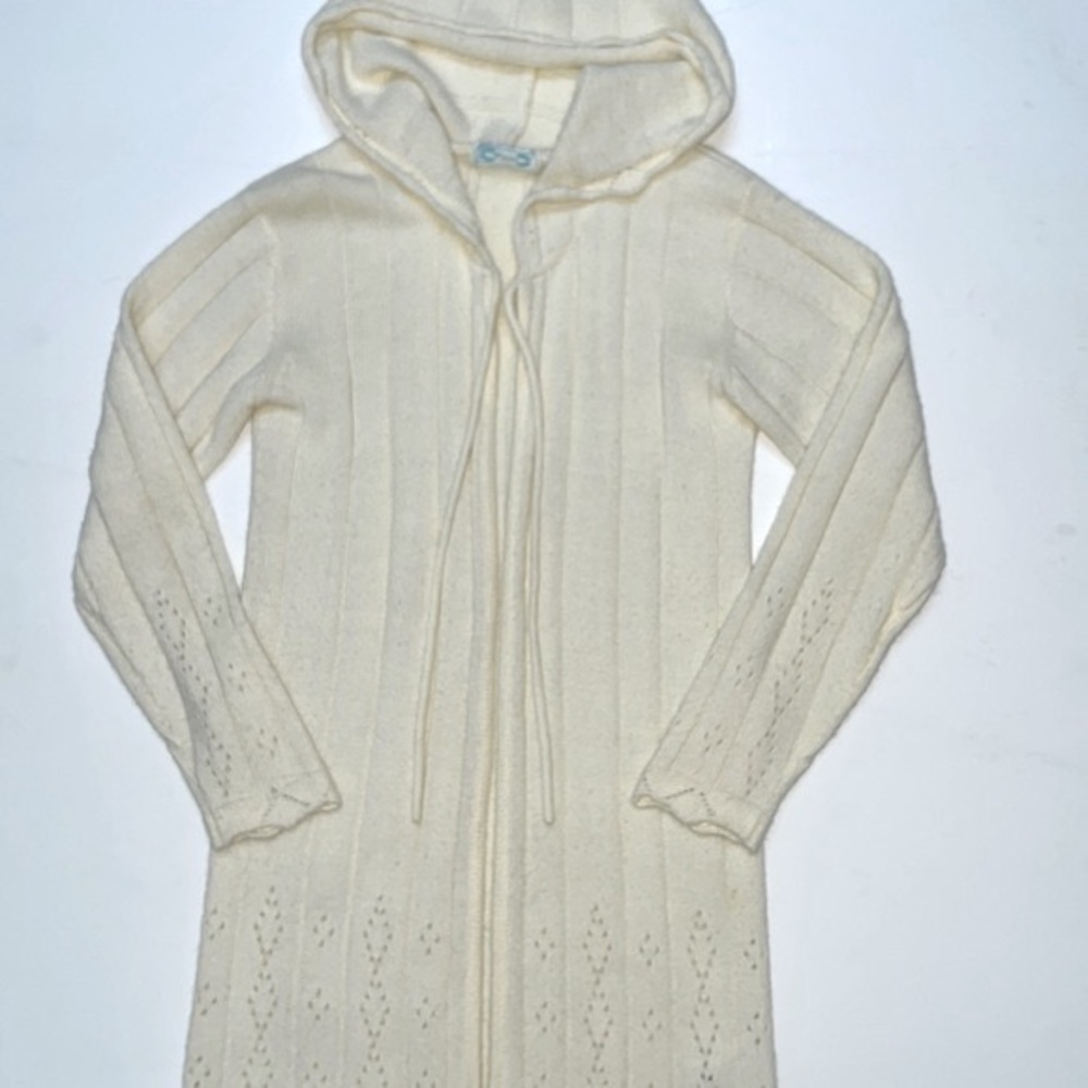 • Cream hooded cardigan •